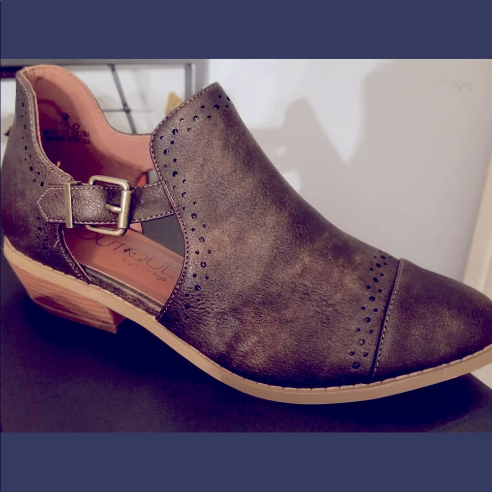 Shoe